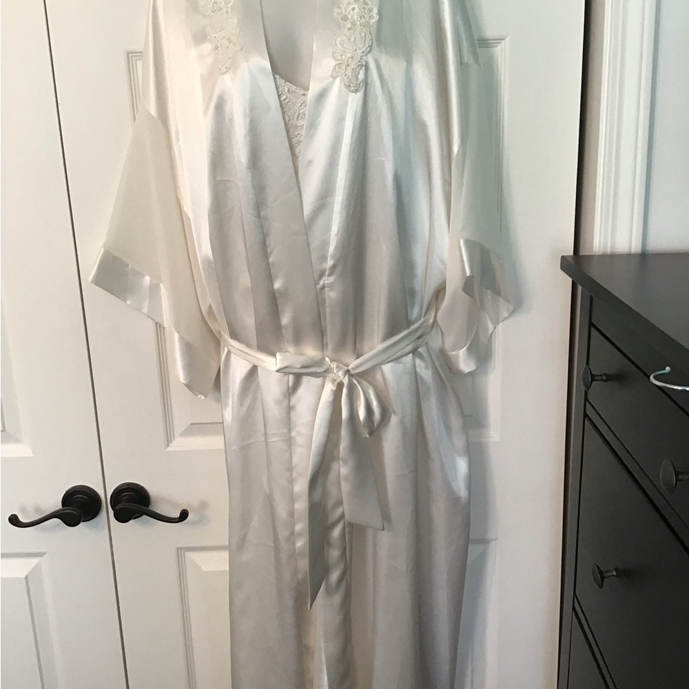 LORD & TAYLOR Classic Ivory Satin Peignoir Negligee Ensemble Robe & Gown 2X MINT